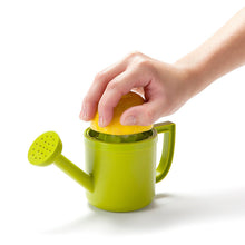 Load image into Gallery viewer, Peleg Design Lemoniere Original Watering Can Shaped Manual Hand Juicer Green Plastic Squeezer with Pourer for Lemon or Citrus Juice with Flip Lid for Storage
