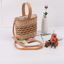 Load image into Gallery viewer, Natural Corn Husk Pastoral Art Female Bag Woven Chain Buckle Straw Bag
