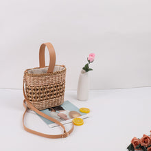 Load image into Gallery viewer, Natural Corn Husk Pastoral Art Female Bag Woven Chain Buckle Straw Bag
